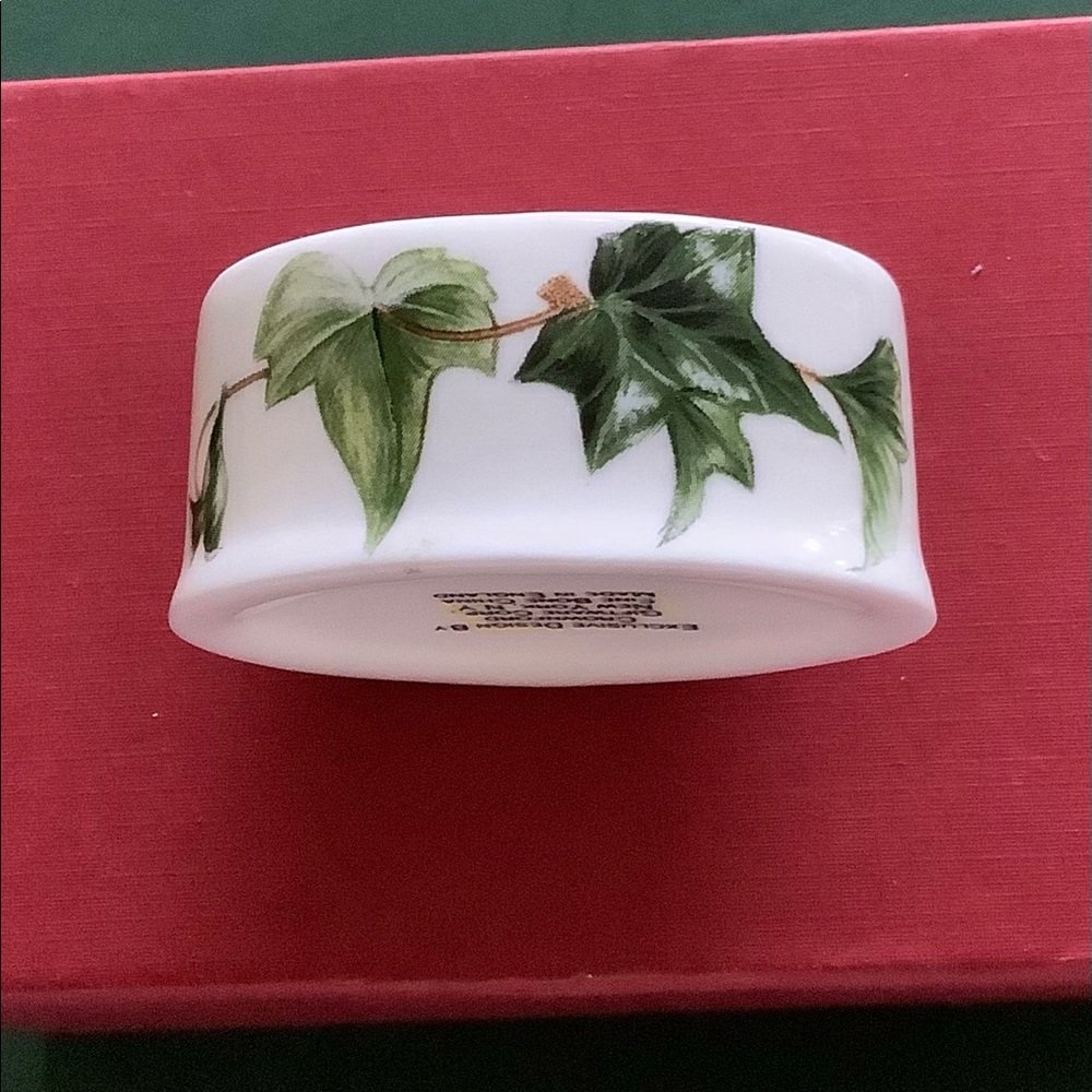 Crownford Fine Bone China Vintage Trinket. - Picture 4 of 10